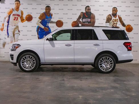 Used 2024 Ford Expedition Limited image 18
