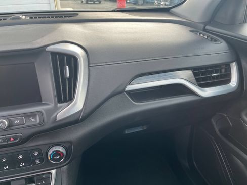Used 2024 GMC Terrain SLE FWD image 34
