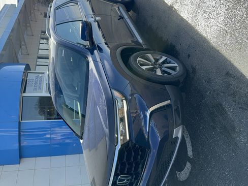 Used 2025 Honda Pilot Touring image 1