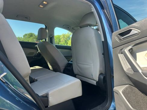 Used 2020 Volkswagen Tiguan SE FWD image 16