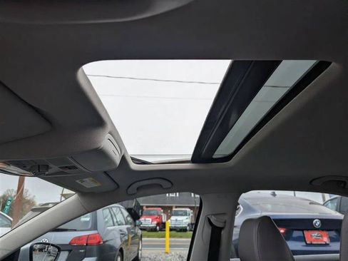 Used 2014 Volkswagen Jetta SEL FWD image 24
