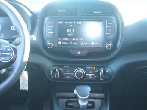 Used 2023 Kia Soul LX image 14