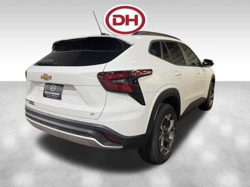 New 2026 Chevrolet Trax LT w/ LT Convenience Package FWD image 12