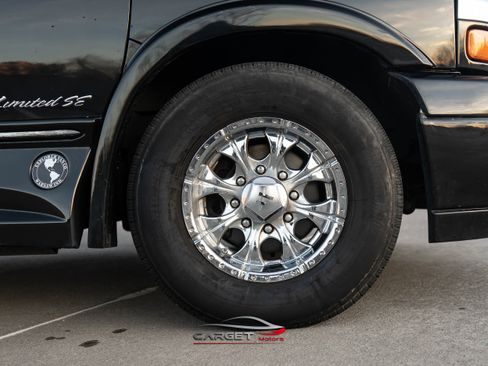 Used 2017 Chevrolet Express 2500 image 10