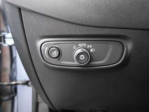 Used 2023 Chevrolet Equinox LT image 30