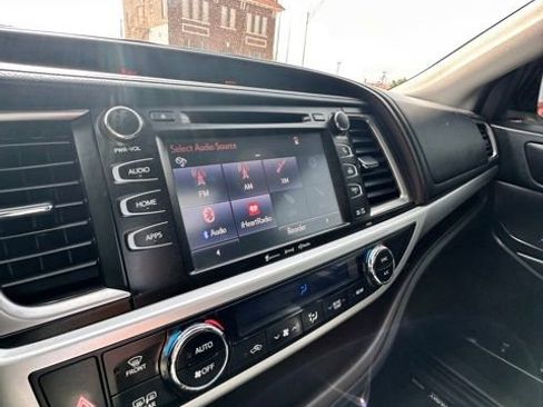 Used 2019 Toyota Highlander XLE image 14