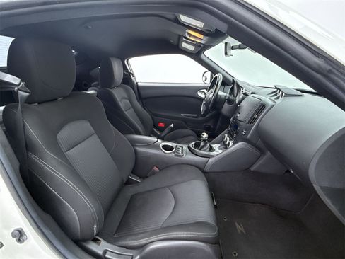 Used 2016 Nissan 370Z w/ Sport Package image 15