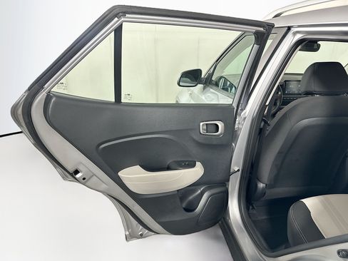 Used 2025 Hyundai Venue SEL FWD image 26