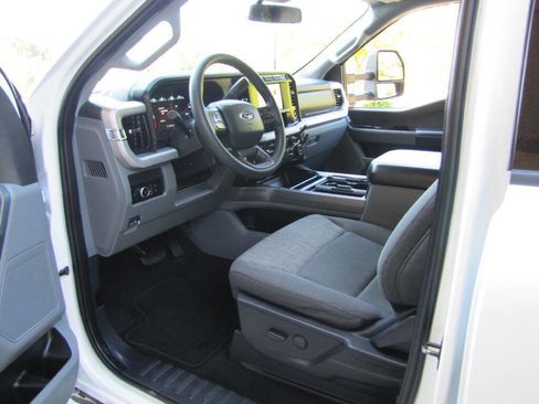 Used 2023 Ford F250 XLT w/ FX4 Off-Road Package image 15