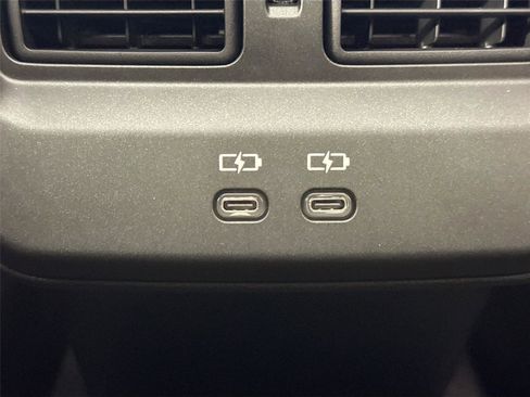 Used 2023 Toyota Crown Limited image 39