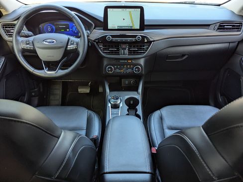 Used 2020 Ford Escape Titanium image 16