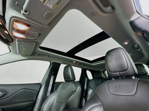 Used 2019 Jeep Cherokee Limited image 23