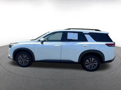 Used 2025 Nissan Pathfinder SV image 9
