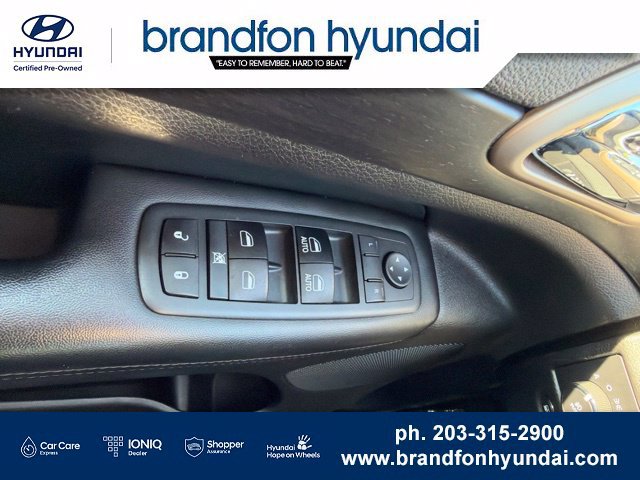 Used 2017 Jeep Grand Cherokee Laredo w/ Quick Order Package 23E AWD/4WD image 13