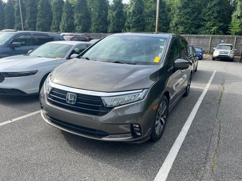 Certified 2021 Honda Odyssey Touring image 2
