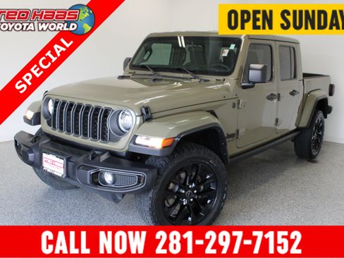 Used 2025 Jeep Gladiator Sport AWD/4WD image 1