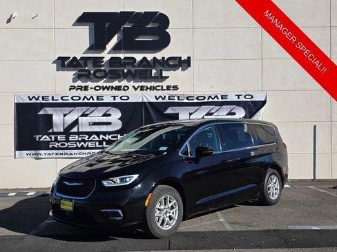 Used 2024 Chrysler Pacifica Touring-L image 1