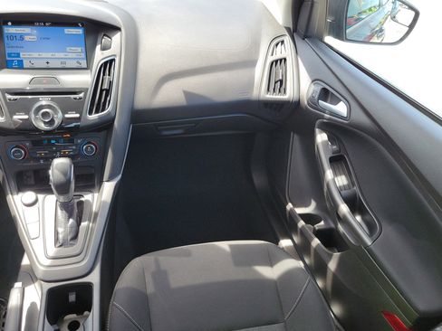 Used 2017 Ford Focus SEL w/ Cold Weather Package FWD image 16