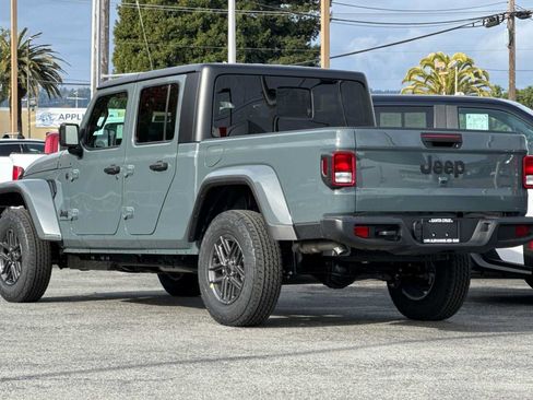 New 2026 Jeep Gladiator Sport AWD/4WD image 6