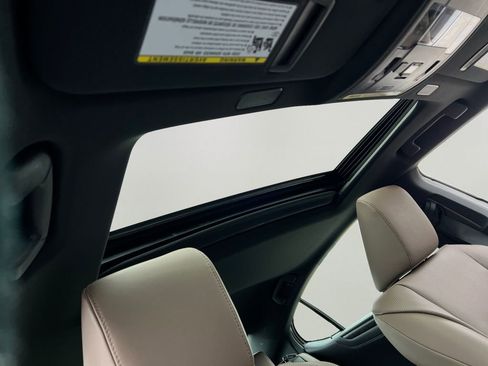 New 2025 Lexus ES 300h w/ Premium Package image 4
