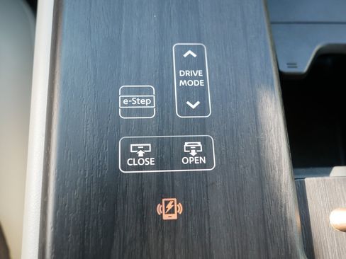 Certified 2024 Nissan Ariya AWD image 31