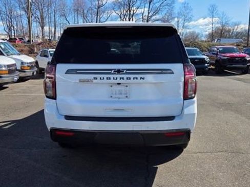 Certified 2022 Chevrolet Suburban Z71 w/ Luxury Package image 6
