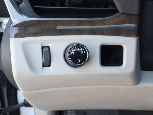 Used 2019 Cadillac Escalade Luxury RWD image 30