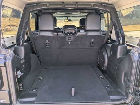 Used 2018 Jeep Wrangler Unlimited Sahara w/ LED Lighting Group AWD/4WD image 13