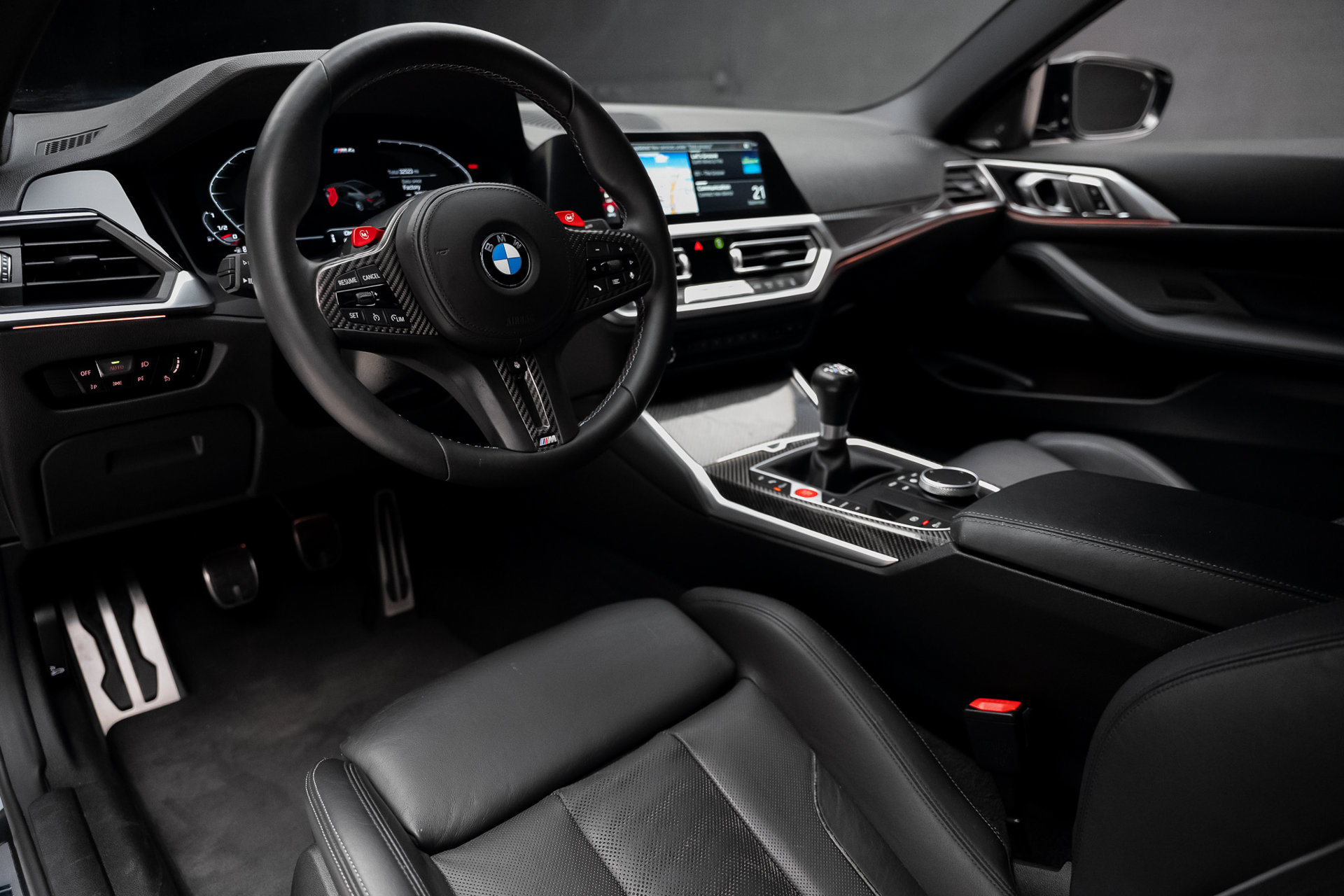 Used 2021 BMW M4 Coupe w/ Executive Package RWD image 2