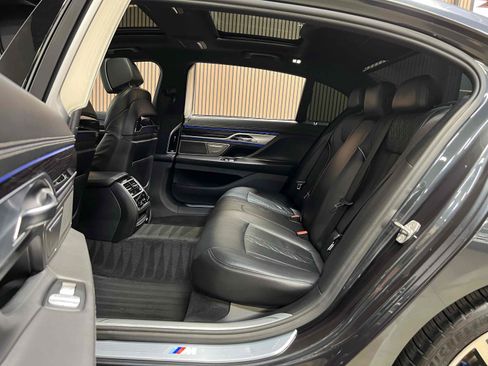 Used 2018 BMW 750i RWD image 37