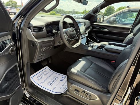 Used 2024 Jeep Wagoneer L Series II w/ Flexible Seating Group AWD/4WD image 10