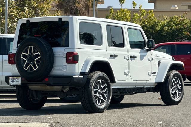 Used 2025 Jeep Wrangler Unlimited Sahara AWD/4WD image 4