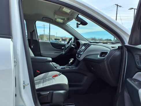 Used 2022 Chevrolet Equinox LS image 21