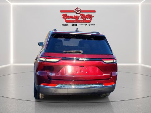 Used 2024 Jeep Grand Cherokee Laredo w/ Trailer Tow Package image 4