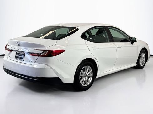 Used 2025 Toyota Camry LE image 5