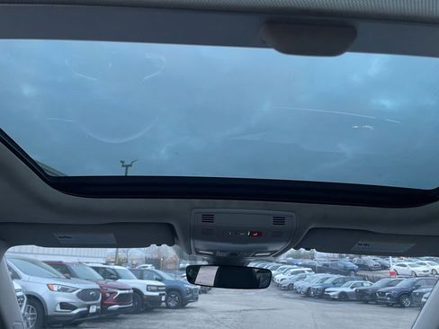 Used 2025 Volkswagen Jetta SE image 28