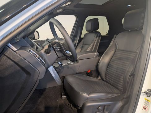 Used 2024 Land Rover Discovery Dynamic SE image 13