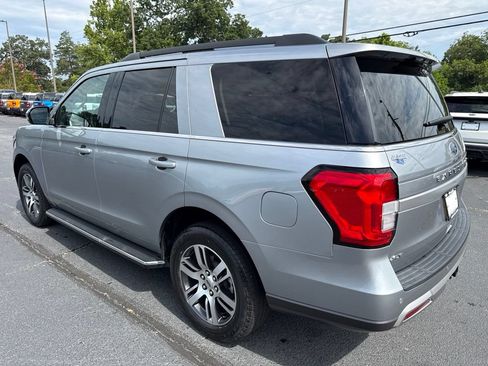 Used 2023 Ford Expedition XLT RWD image 3