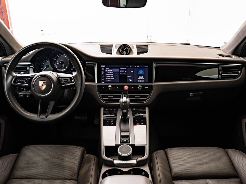 Used 2024 Porsche Macan AWD/4WD image 6