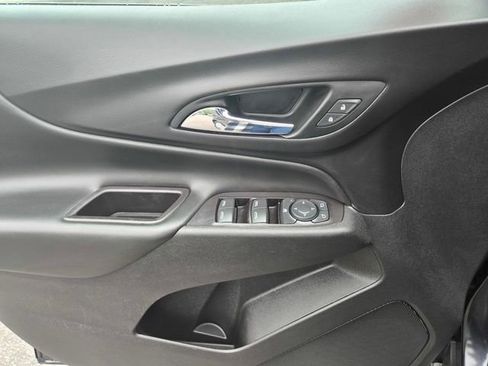 Used 2022 Chevrolet Equinox LT FWD image 17