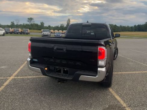 Used 2020 Toyota Tacoma TRD Off-Road w/ Blackout Package AWD/4WD image 8