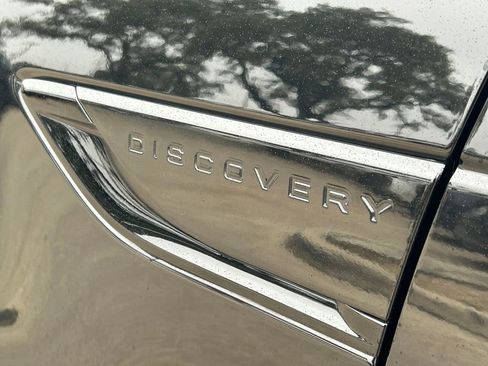 Used 2024 Land Rover Discovery Dynamic SE AWD/4WD image 25