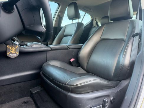 Used 2013 Lexus CT 200h w/ Premium Pkg w/Navigation image 10