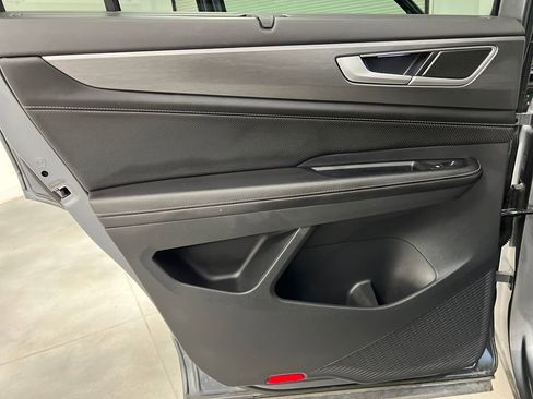 Used 2024 Volkswagen Atlas Cross Sport SE image 16