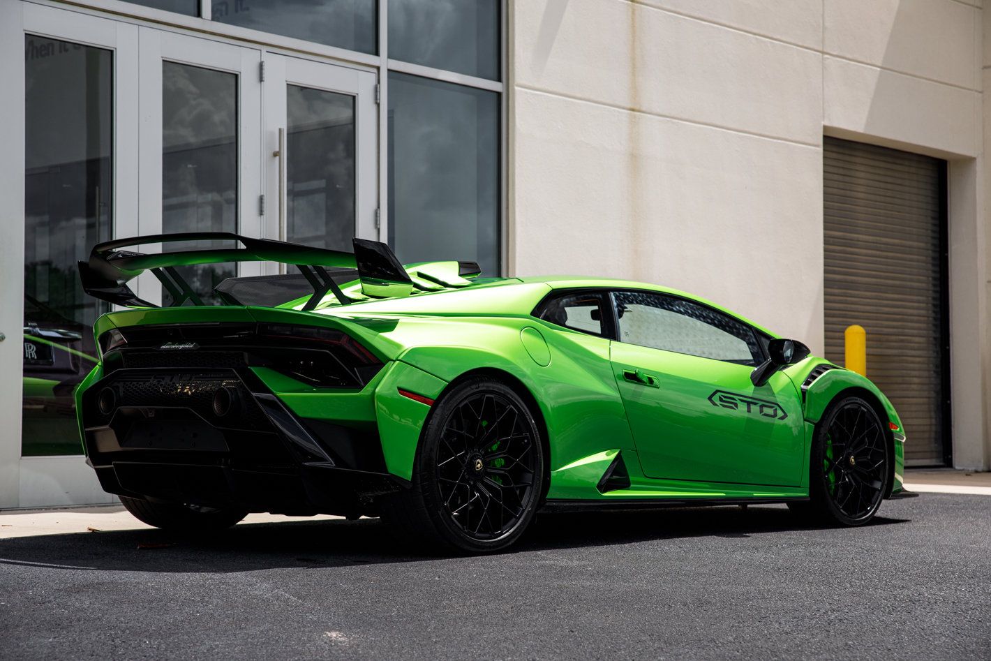 Used 2023 Lamborghini Huracan STO RWD image 24