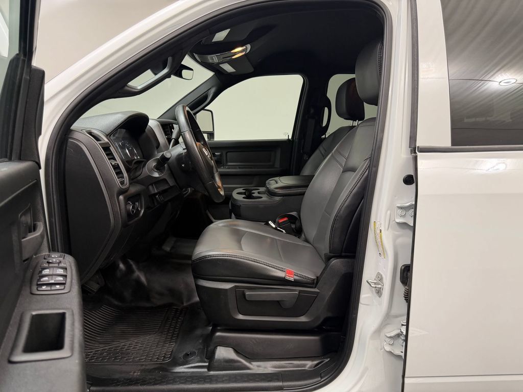 Used 2024 RAM 3500 Tradesman w/ Chrome Appearance Group AWD/4WD image 5