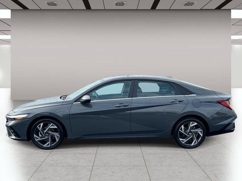 Used 2025 Hyundai Elantra SEL FWD image 7