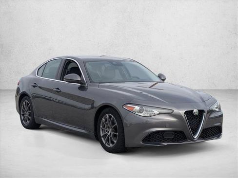 Used 2020 Alfa Romeo Giulia image 3