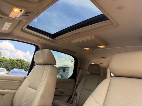 Used 2011 Cadillac Escalade Luxury AWD/4WD image 20