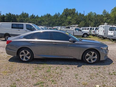 Used 2018 Honda Accord EX image 4